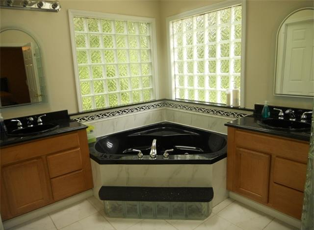 Eyster's Avon Gardens Rochester Hills MI Homes for sale 
